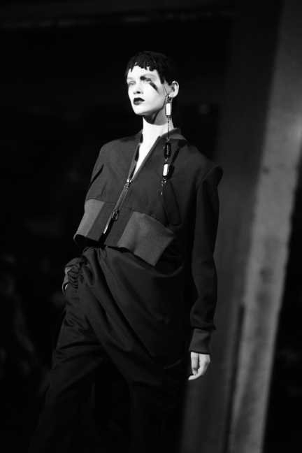 dsc_0940_yohji-yamamoto-femme-fw17_elise-toide