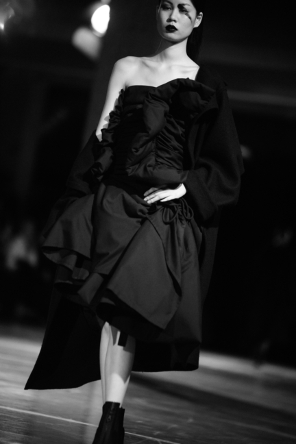 dsc_0951_yohji-yamamoto-femme-fw17_elise-toide