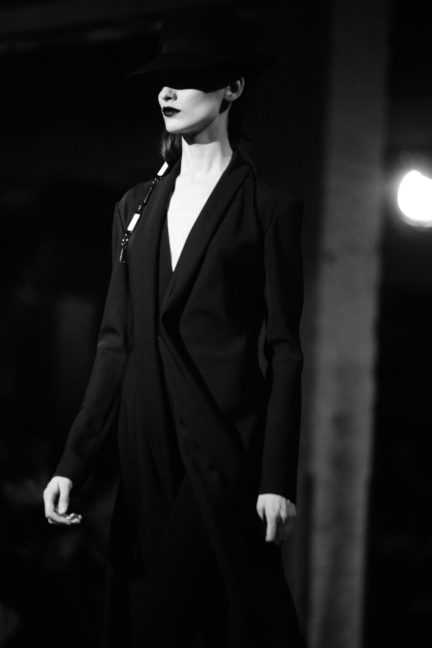 dsc_1112_yohji-yamamoto-femme-fw17_elise-toide