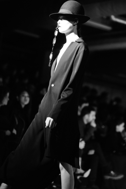 dsc_1120_yohji-yamamoto-femme-fw17_elise-toide