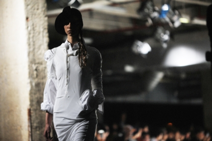 dsc_6507-yohji-yamamoto-ss18-elise-toide