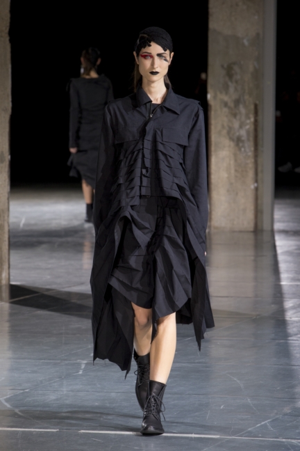 yyf-aw17-18-look-05-model-karina-chaikova-photo-monica-feudi