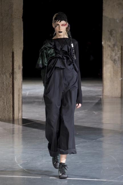 yyf-aw17-18-look-12-model-zlata-semenko-photo-monica-feudi