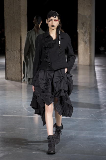 yyf-aw17-18-look-21-model-rebecca-munro-photo-monica-feudi