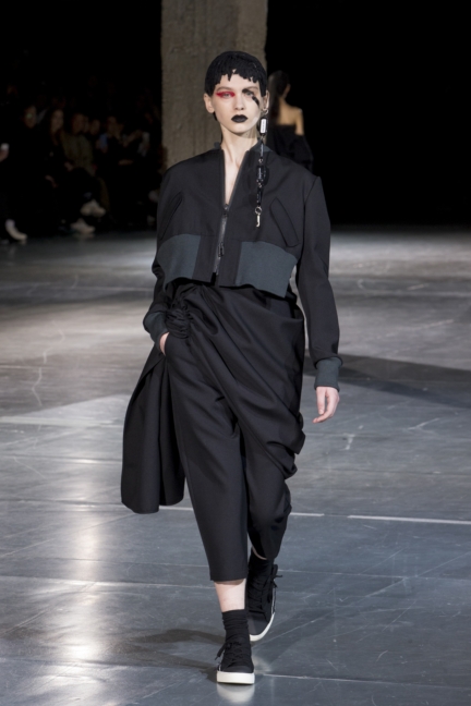 yyf-aw17-18-look-27-model-sasha-belyaeva-photo-monica-feudi