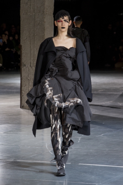 yyf-aw17-18-look-36-model-mona-matsuoka-photo-monica-feudi