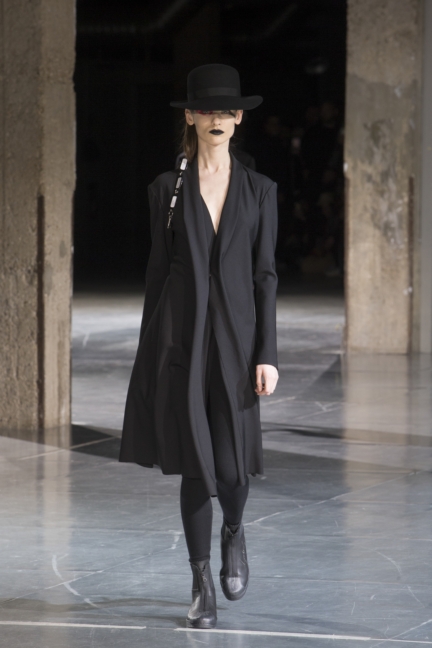 yyf-aw17-18-look-38-model-carolina-thaler-photo-monica-feudi