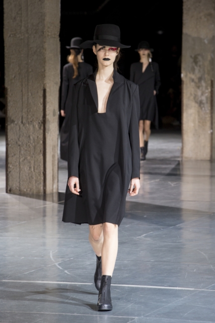 yyf-aw17-18-look-42-model-irina-shnitman-photo-monica-feudi