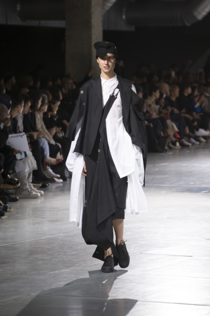 yyf-ss18-look-05-elle-photo-by-monica-feudi