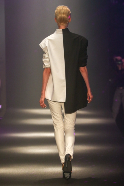 guy-laroche-ss19-look-1-back