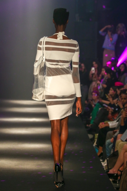 guy-laroche-ss19-look-17-back