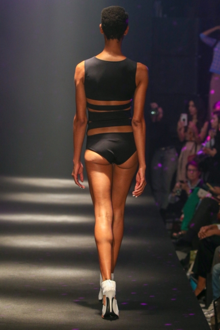 guy-laroche-ss19-look-19-back