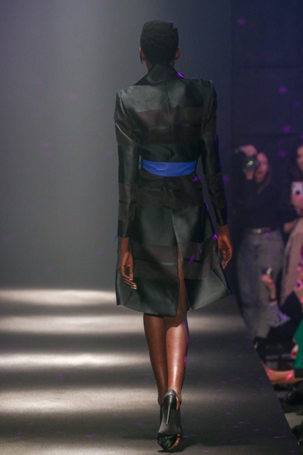 guy-laroche-ss19-look-21-back