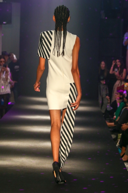 guy-laroche-ss19-look-25-back