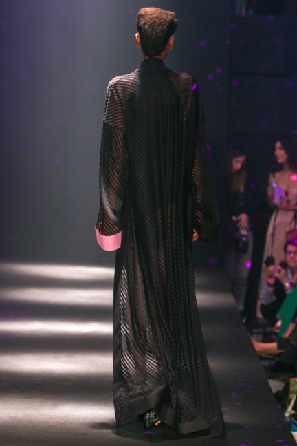 guy-laroche-ss19-look-30-back
