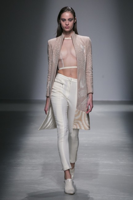 rahul-mishra-paris-fashion-week-autumn-winter-2015-11