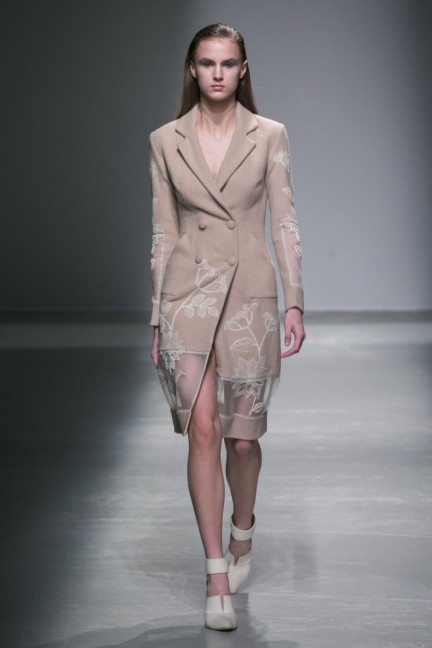 rahul-mishra-paris-fashion-week-autumn-winter-2015-12