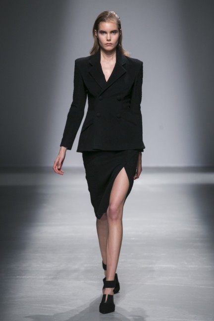 rahul-mishra-paris-fashion-week-autumn-winter-2015-23
