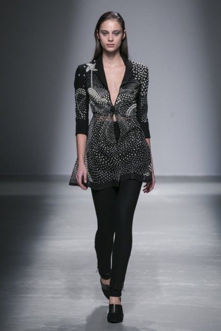 rahul-mishra-paris-fashion-week-autumn-winter-2015-28