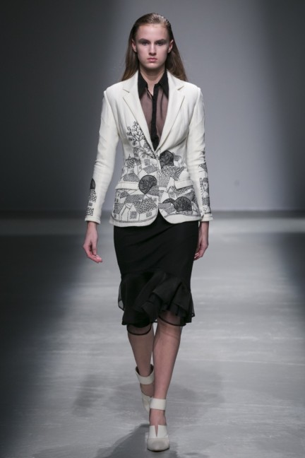 rahul-mishra-paris-fashion-week-autumn-winter-2015-29