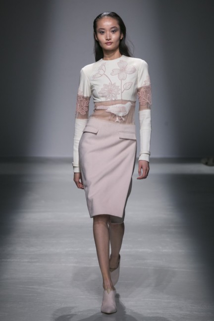 rahul-mishra-paris-fashion-week-autumn-winter-2015-7