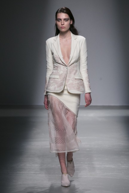 rahul-mishra-paris-fashion-week-autumn-winter-2015-8