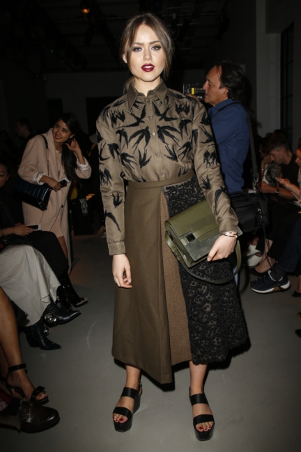 rochas_summer2016_front_row_21