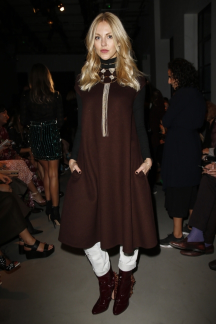 rochas_summer2016_front_row_24