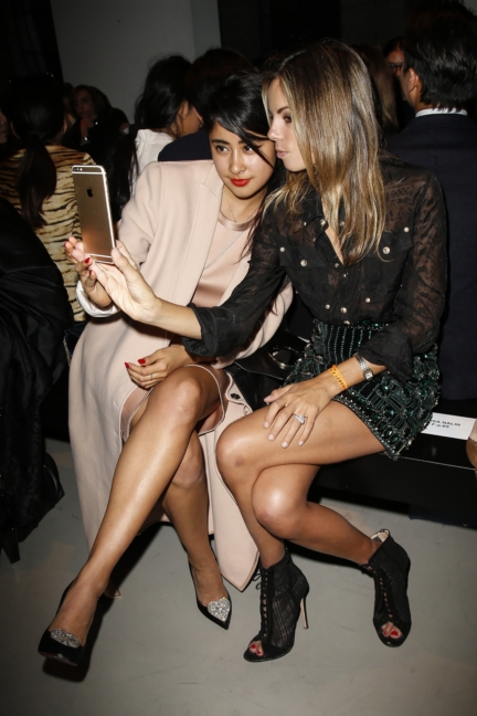 rochas_summer2016_front_row_32