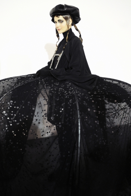 ldsc_5677_yohji-yamamoto-femme_aw1516_elise-toide