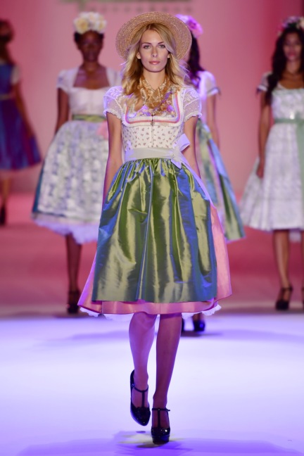 ss-2017_fashion-week-berlin_de_0005_sportalm_65602