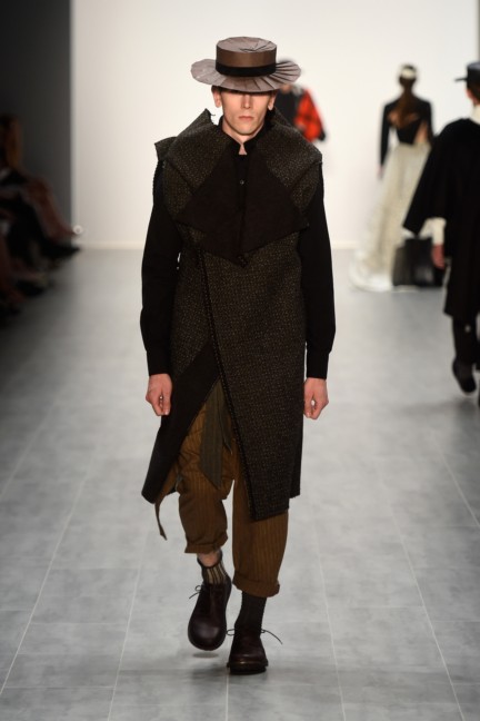 universitat-der-kunste-berlin-mercedes-benz-fashion-week-berlin-spring-summer-2015-14