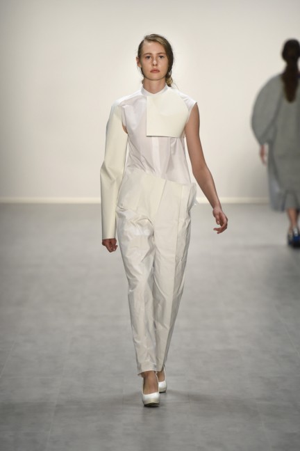 universitat-der-kunste-berlin-mercedes-benz-fashion-week-berlin-spring-summer-2015-39