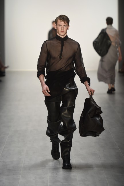 universitat-der-kunste-berlin-mercedes-benz-fashion-week-berlin-spring-summer-2015-46