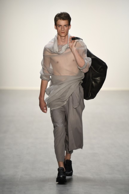 universitat-der-kunste-berlin-mercedes-benz-fashion-week-berlin-spring-summer-2015-47