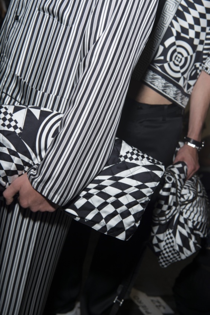 versace-milan-mens-ss-18-23