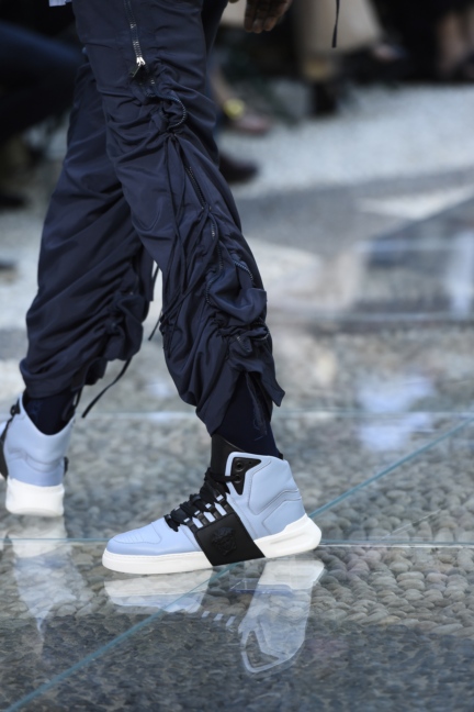 versace-milan-mens-ss-18-details-10