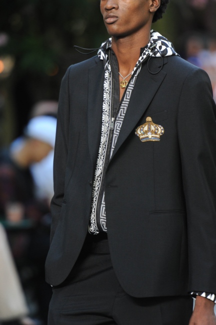 versace-milan-mens-ss-18-details-100