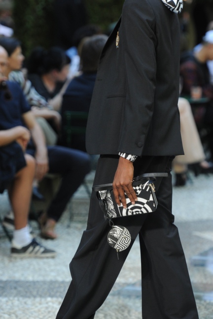 versace-milan-mens-ss-18-details-101