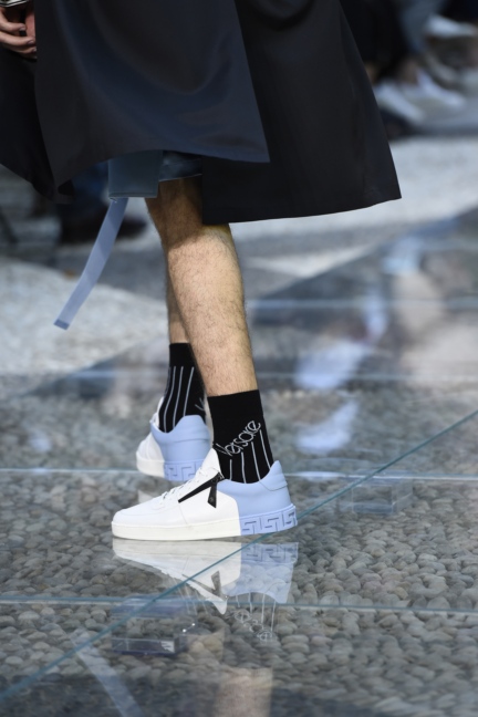 versace-milan-mens-ss-18-details-11