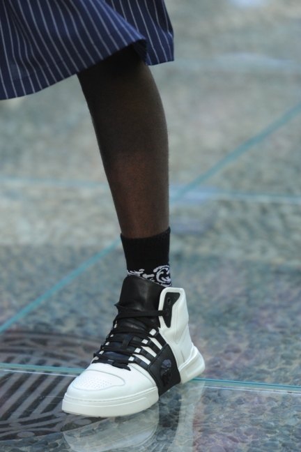 versace-milan-mens-ss-18-details-111