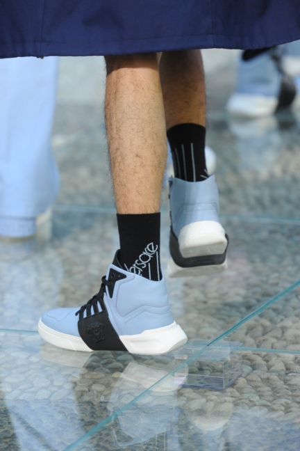 versace-milan-mens-ss-18-details-115