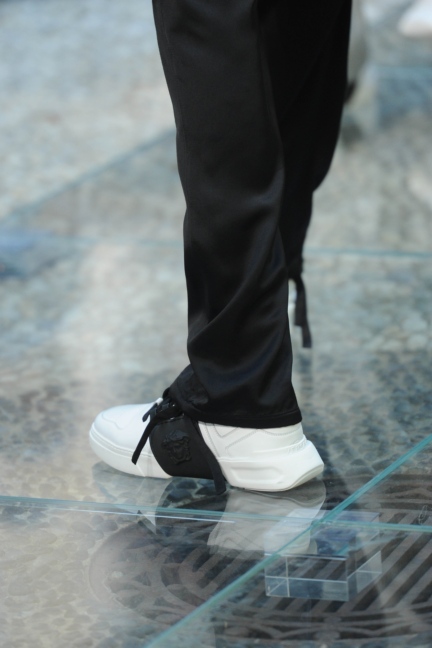 versace-milan-mens-ss-18-details-121