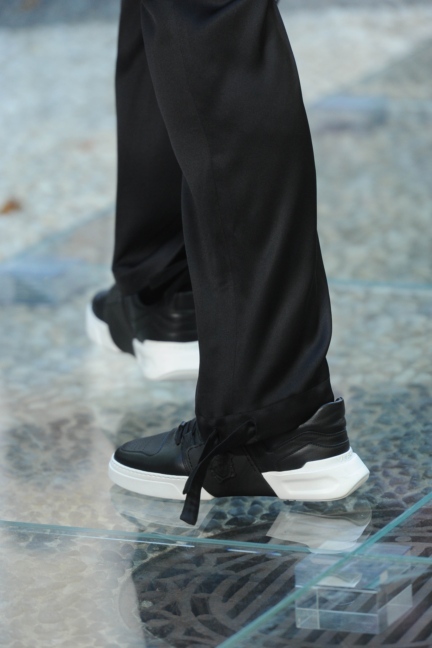 versace-milan-mens-ss-18-details-125