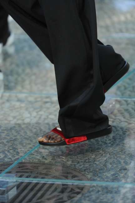 versace-milan-mens-ss-18-details-126