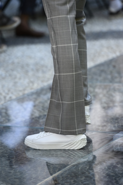 versace-milan-mens-ss-18-details-13