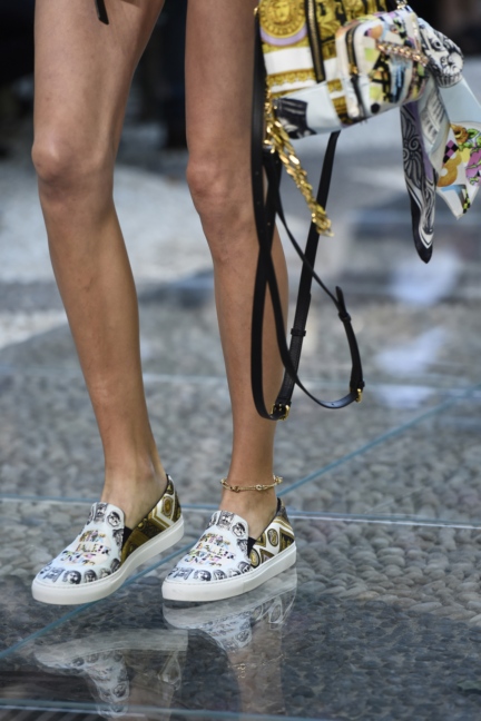 versace-milan-mens-ss-18-details-14