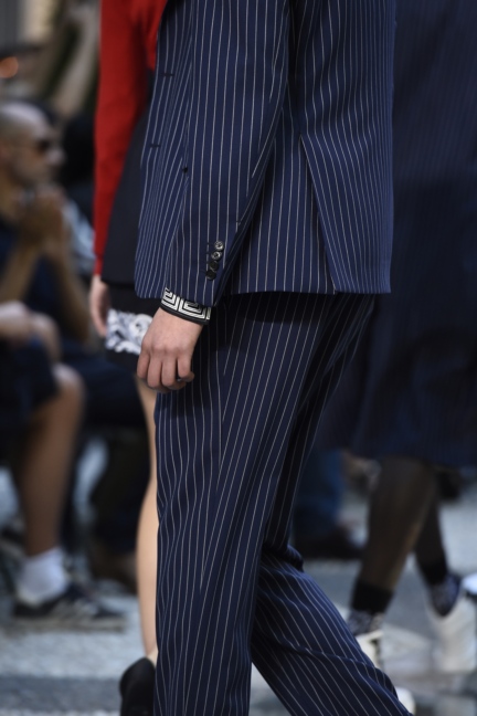versace-milan-mens-ss-18-details-20