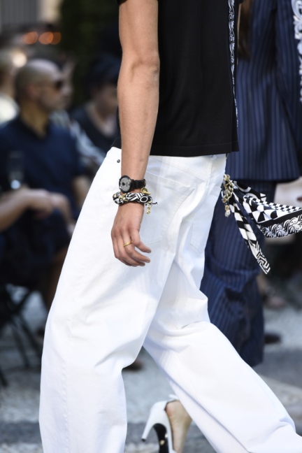 versace-milan-mens-ss-18-details-22