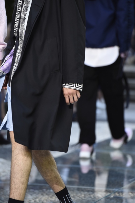 versace-milan-mens-ss-18-details-23